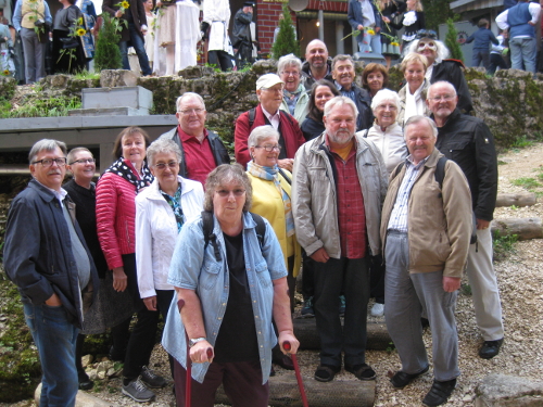 Abbildung: Gruppenbild der Mitglieder des Stoma-Treff Zollernalb beim Besuch des Naturtheaters
